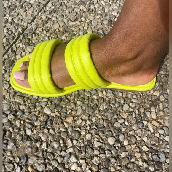SIZE 10| NEON YELLOW SLIDES - Picture 2 of 2